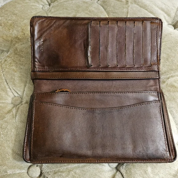 Authentic Chanel long wallet - Picture 4 of 10